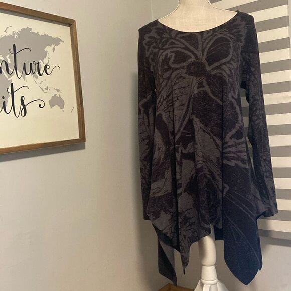 Soft Surroundings Black & Gray Floral Print Asymmetrical Hem Swing Blouse Size M - Picture 1 of 6